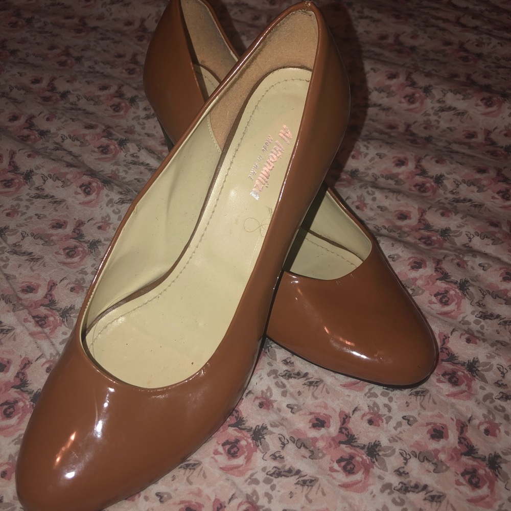 Caramel low heel